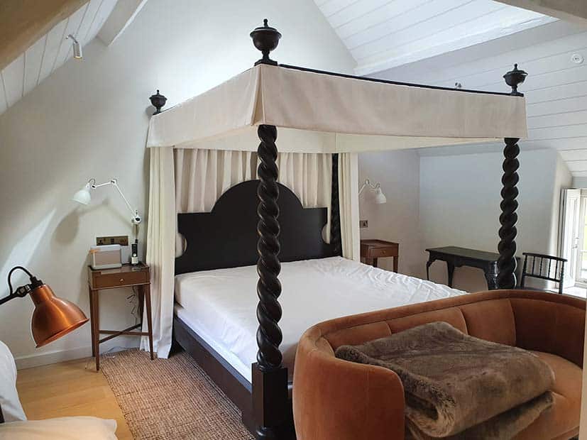 four poster bed dressings